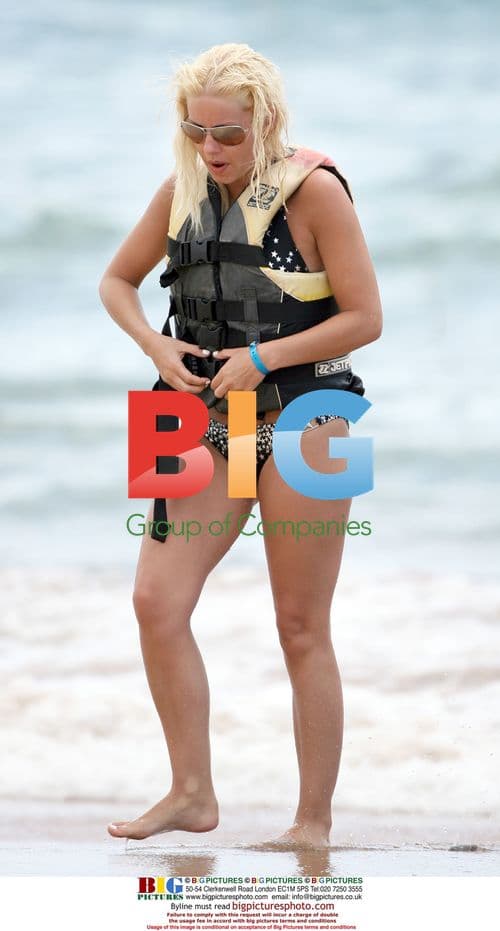 Elisha Cuthbert and Dion Phaneuf Vacation in Maui