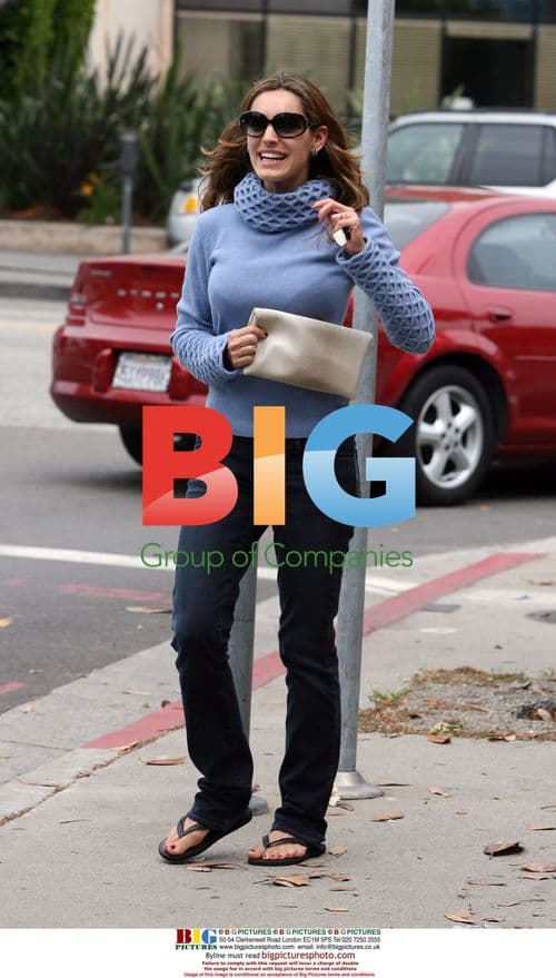 Kelly Brook gets waxing with mom in LA