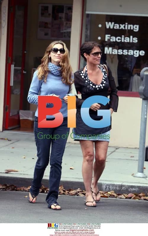 Kelly Brook gets waxing with mum in LA