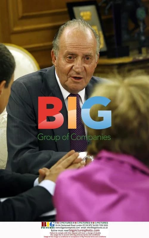 Spanish King chairs cabinet meeting