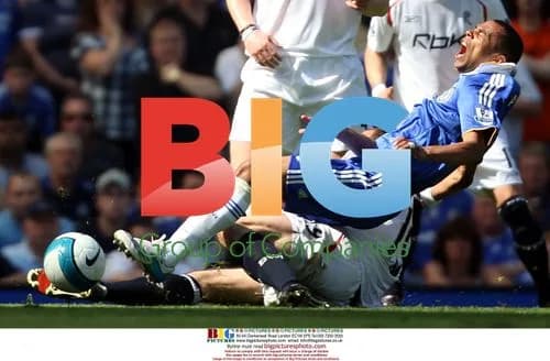 Ashley Cole tackled by Gavin McCann