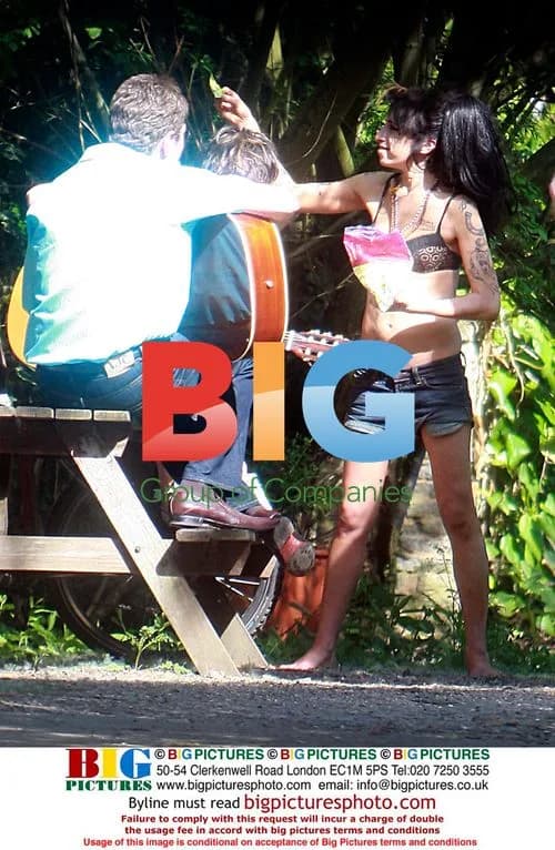 Amy Winehouse and friends in Henley, 2008
