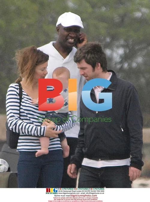 Oasis Guitarist Noel Gallagher Vacations with Family