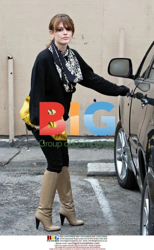 Rachel Bilson Grabs Lunch
