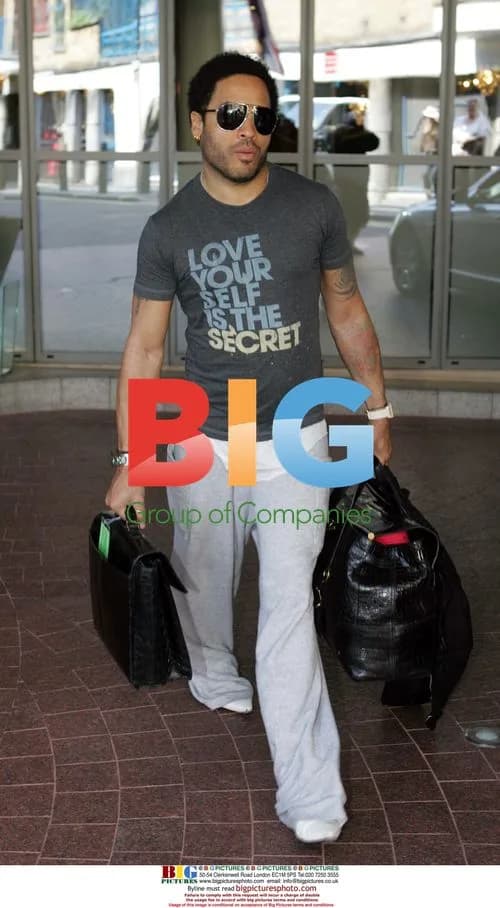 Lenny Kravitz leaves London hotel