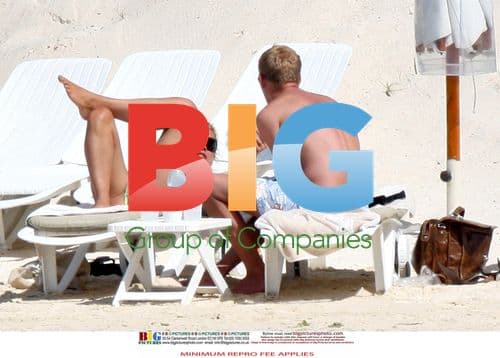 Billie Piper and Laurence Fox holiday in Mauritius