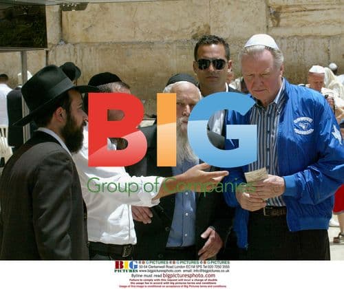 John Voight Visits Israeli Victims in Jerusalem