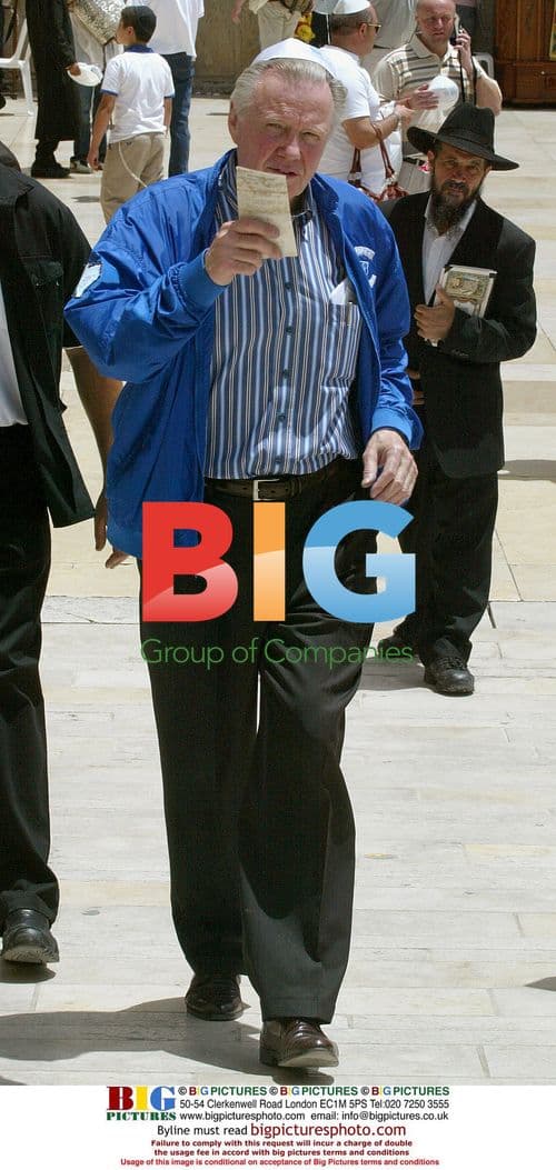 John Voight visits Wailing Wall in Jerusalem