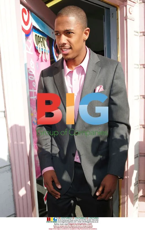 Nick Cannon runs errands for Mariah Carey