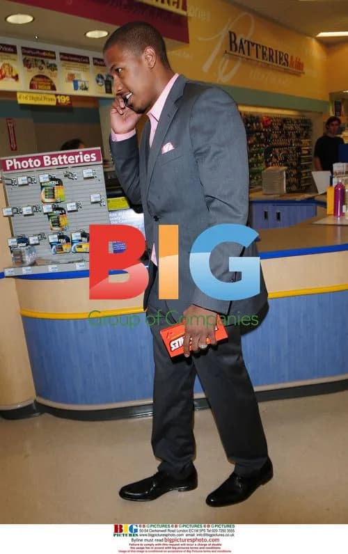 Nick Cannon Runs Errands for Mariah Carey