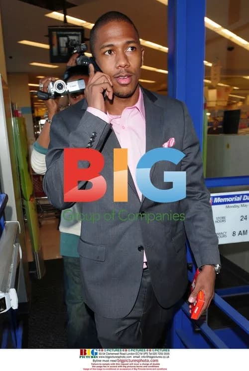 Nick Cannon runs errands for Mariah Carey