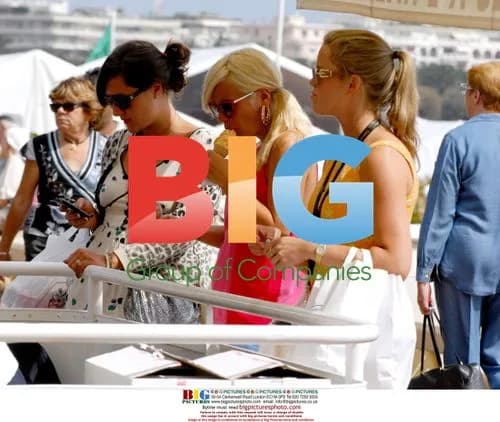 Lily Allen strolling in Cannes