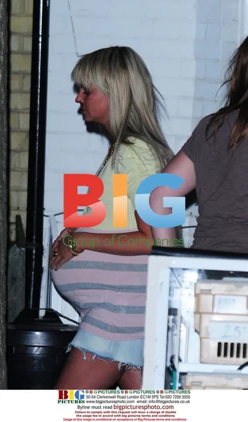 Jennifer Ellison Relaxes on Film Set
