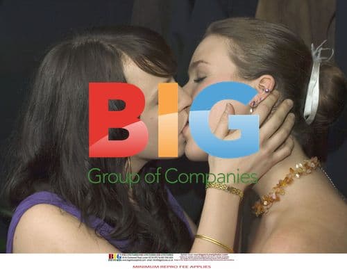 Joss Stone films 'Snappers'