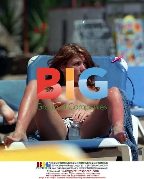 Jordan enjoys holiday with boyfriend in Gran Canaria