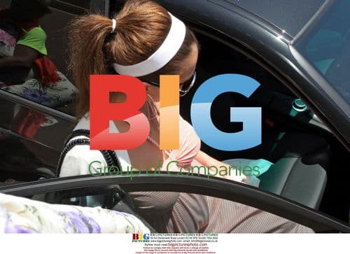 Jessica Alba stops at Rite-Aid