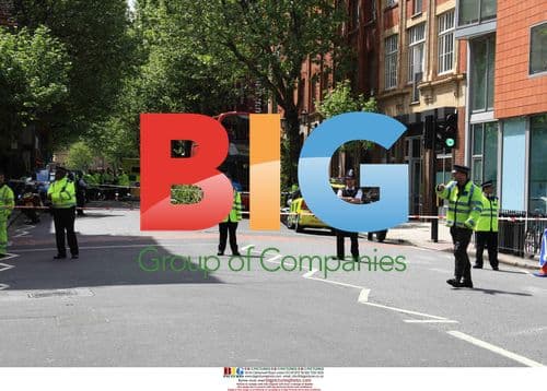 London Bus Crashes into Tree, 1 Dead, 18 Injured