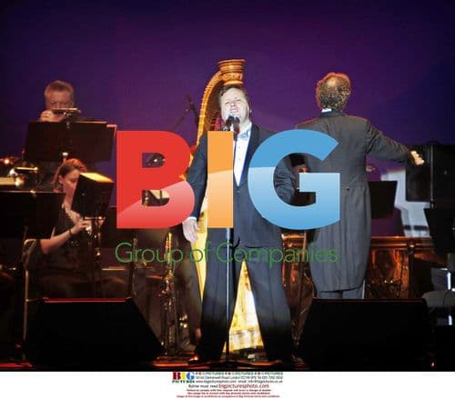 Paul Potts Performing in Sweden