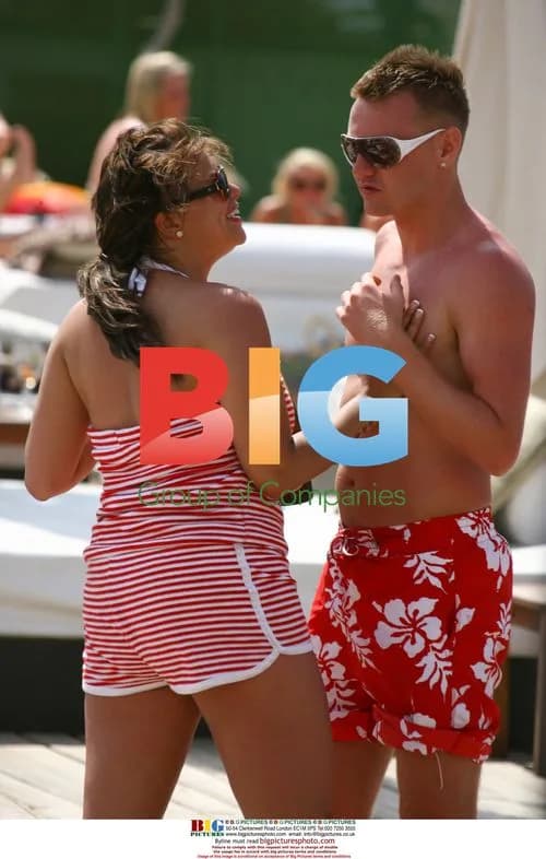 Jade Goody relaxing with friends in Marbella