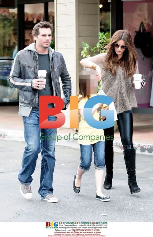 Kate Beckinsale and family at Starbucks