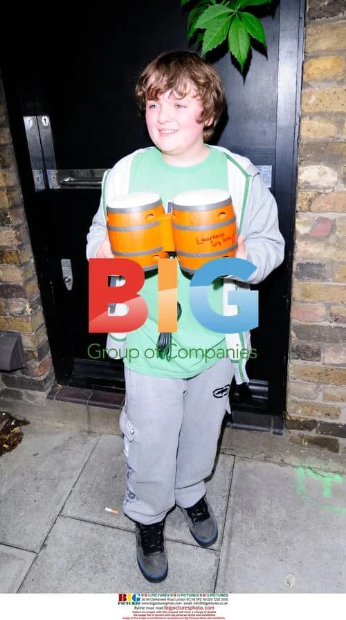 Amy Winehouse autographs boy's bongo drums