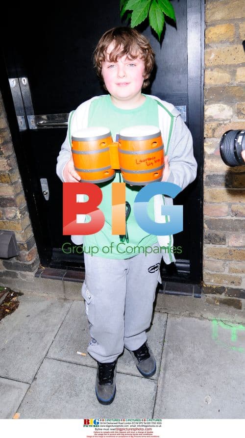 Amy Winehouse autographs boy's bongo drums