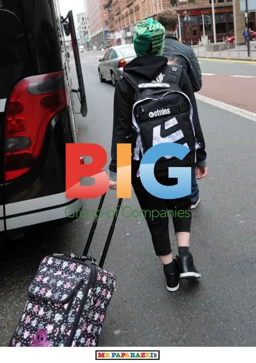 Avril Lavigne strolling in Glasgow
