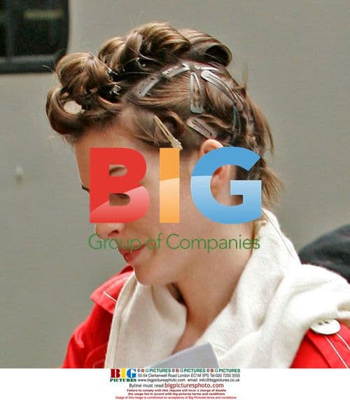 "Bride Wars" stars on set