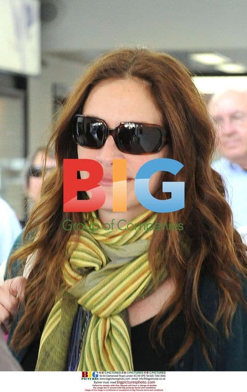 Julia Roberts and Family Arrive in Rome