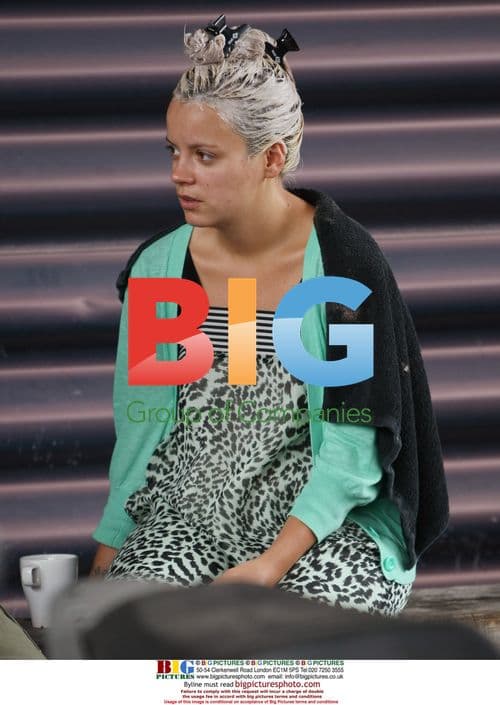 Lily Allen shopping for sunglasses in London