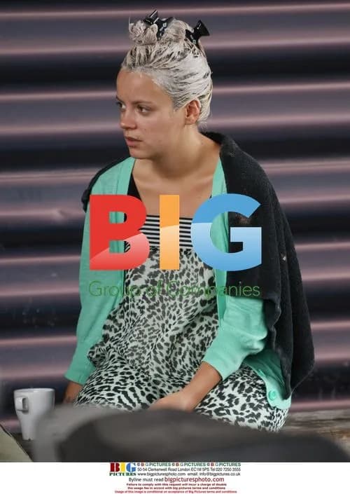Lily Allen shopping for sunglasses in London