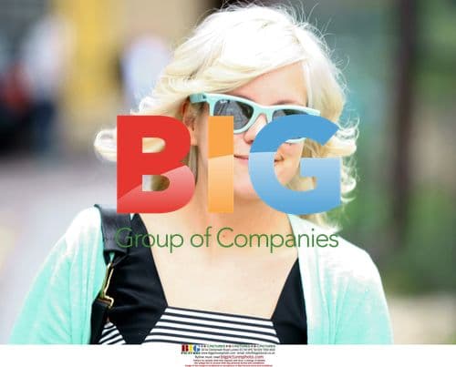 Lily Allen shows off new blonde haircut