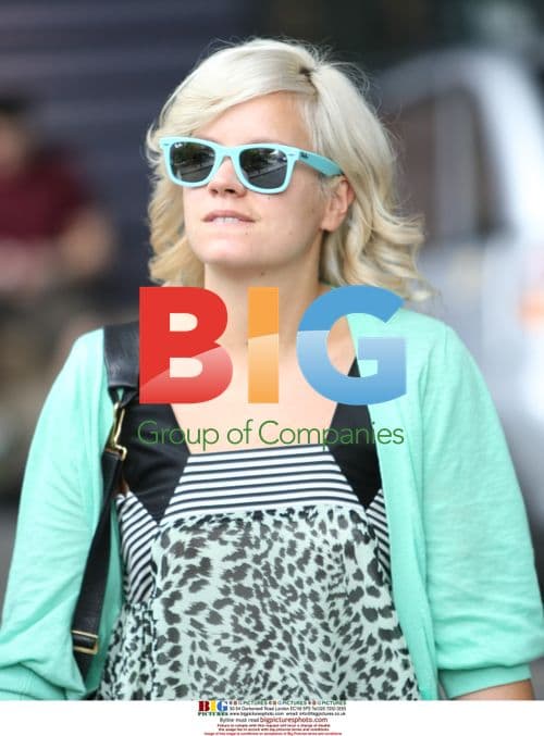 Lily Allen shows off new blonde haircut