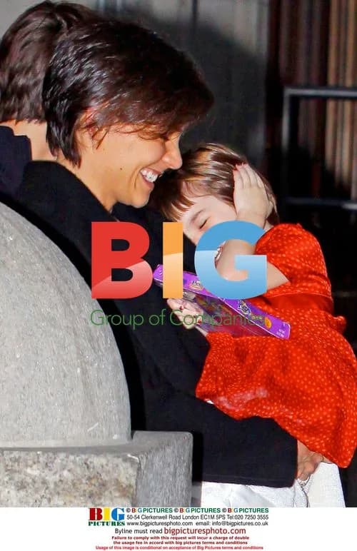 Tom Cruise and Family Trick-or-Treating