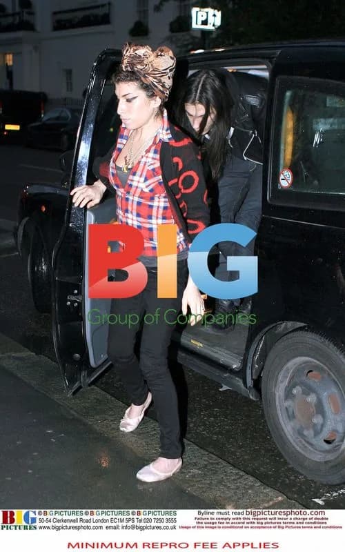 Amy Winehouse Leaving Clinic