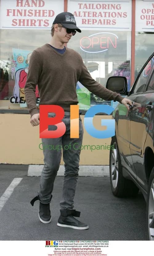 Hayden Christensen runs errands in LA