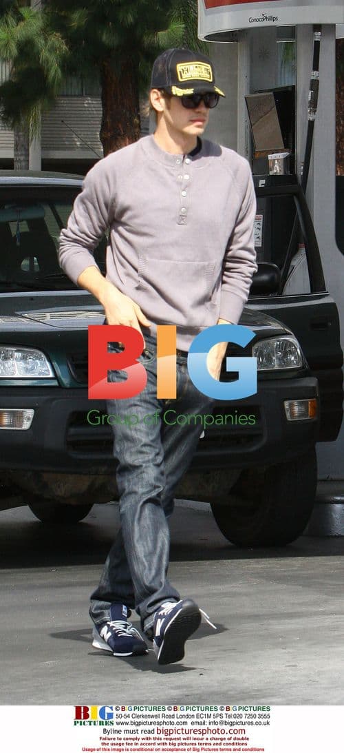 Rachel Bilson and Hayden Christensen at Robecks Fruit Smoothies