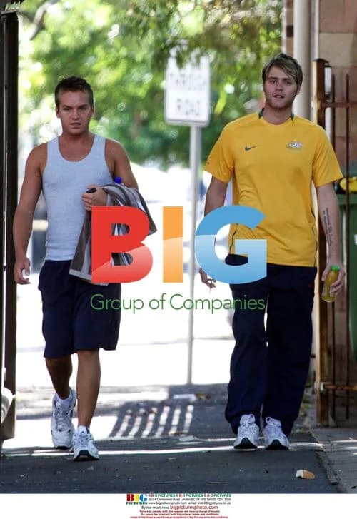 Brian McFadden walks to gym in Sydney