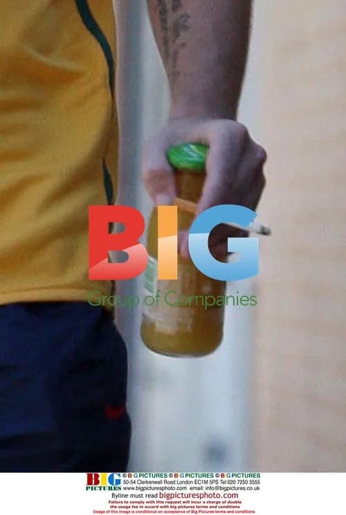 Brian McFadden Walks to Gym in Sydney