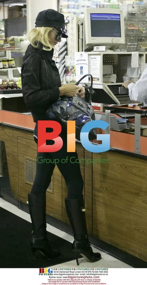 Paris Hilton goes grocery shopping in Bel-Air