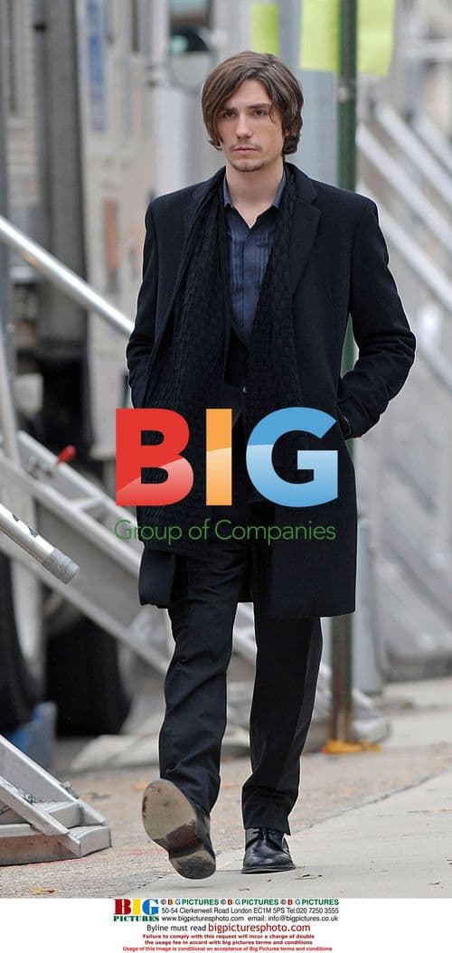 Gossip Girl Cast at Green-Wood Cemetery