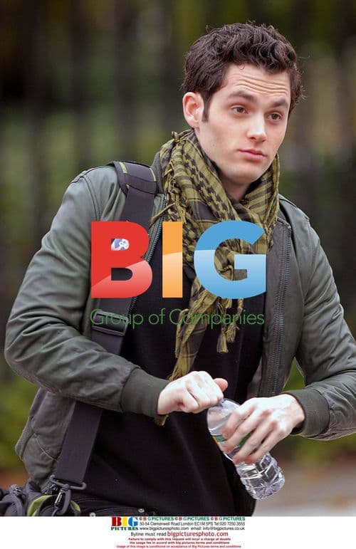 Gossip Girl stars at Brooklyn cemetery