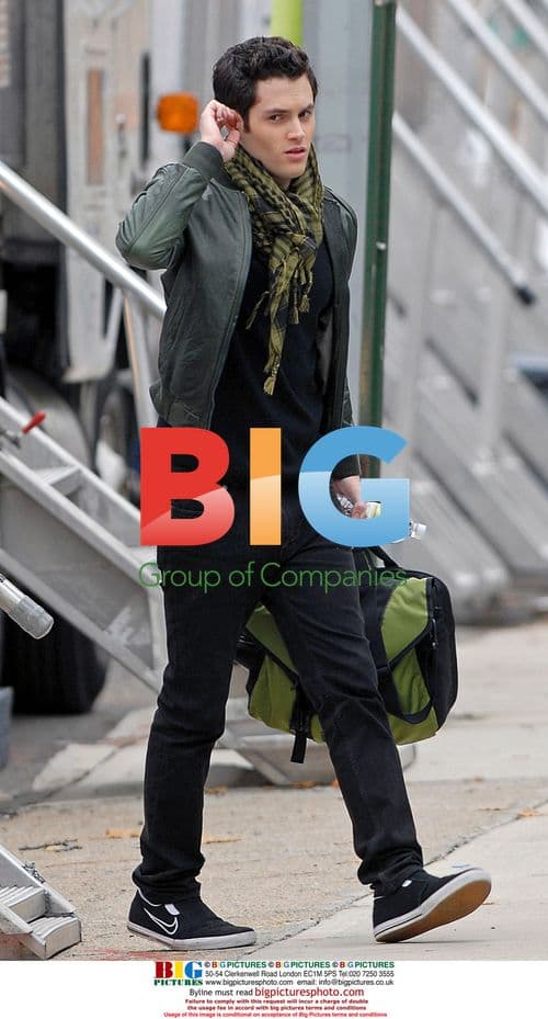 Gossip Girl Stars Arrive at Cemetery