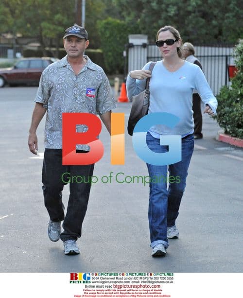 Jennifer Garner & Catherine O'Hara Vote