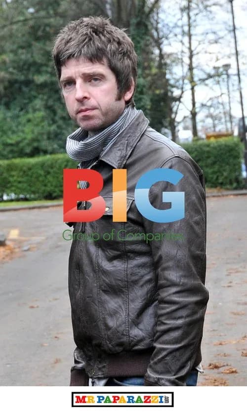 Noel Gallagher Leaves Hotel
