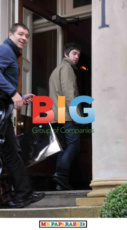 Noel Gallagher Leaving Hotel