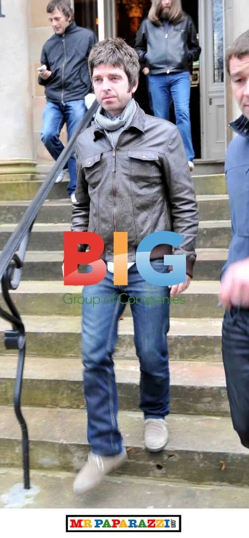 Noel Gallagher Leaving Hotel