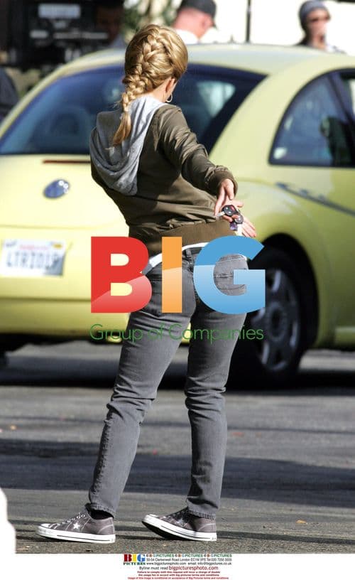 Hayden Panettiere on the set of "Heroes"