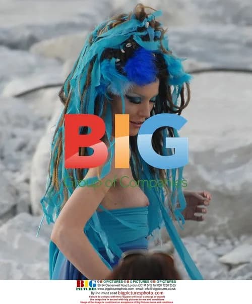 Marta Cecchetto's wardrobe malfunction