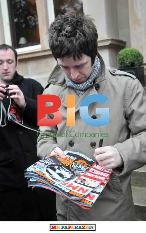 Oasis Band Outside Hotel in Glasgow